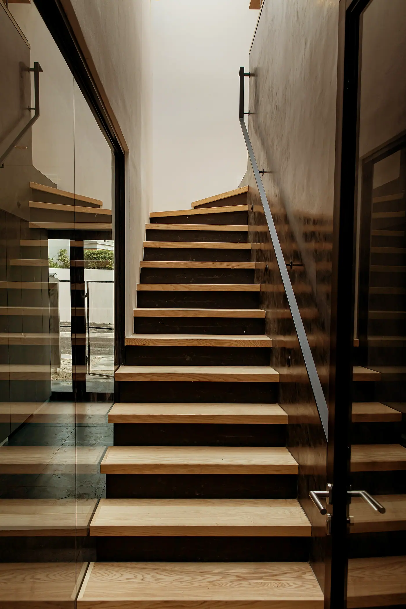 Escalier suspendu — réalisation Menuiserie Gibilaro